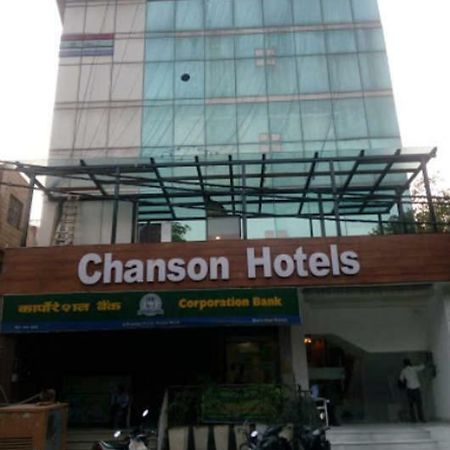 Chanson Hotel Nova Deli Exterior foto